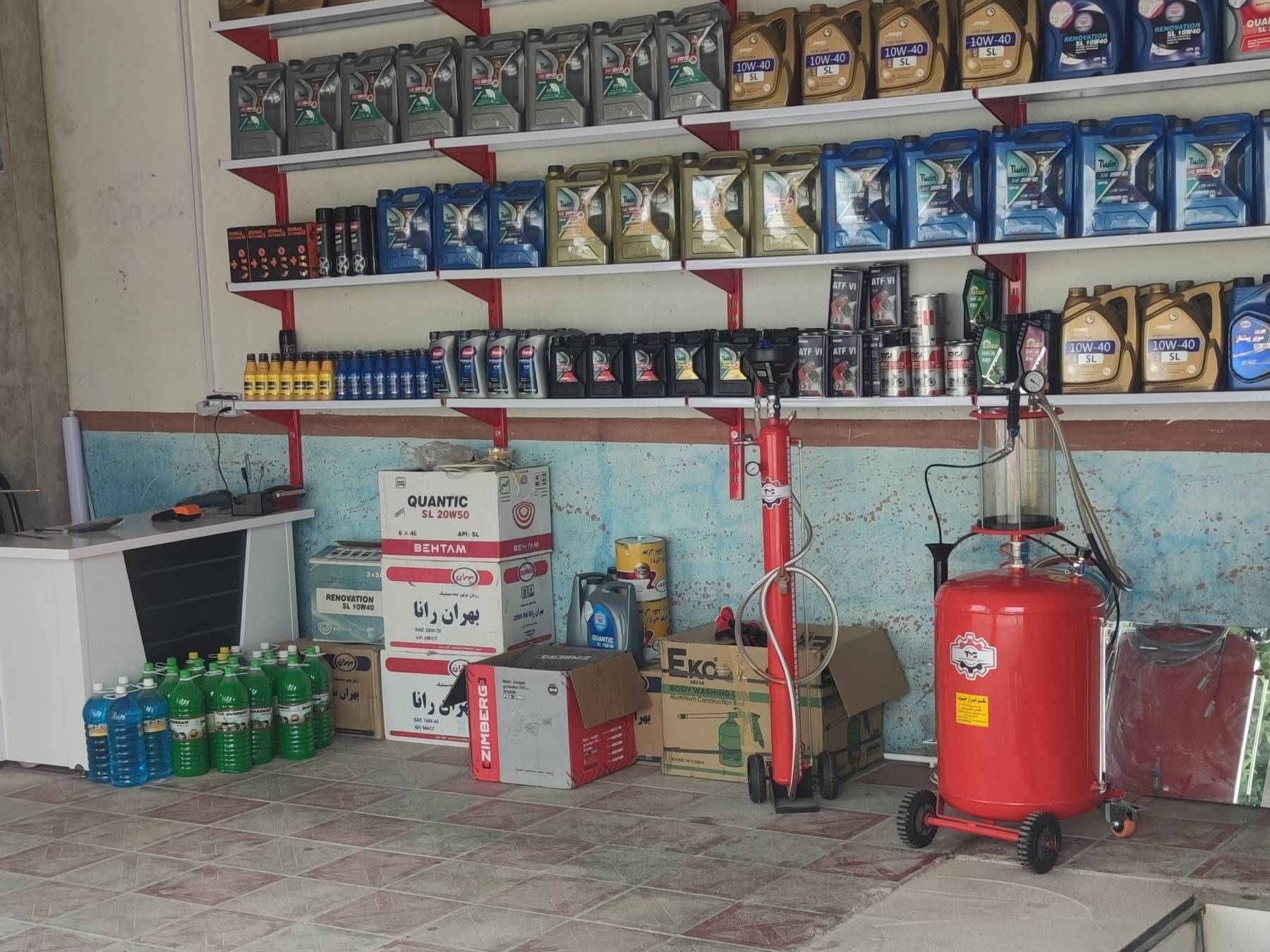 سرویس دوره ای انواع ماشین های ایرانی و خارجی 
تعویض صافی بنزین 
تنظیم باد 
پنچرگیری 
شستشوی موتور ما
